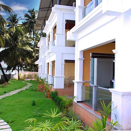 Blue Waters Hotel Кундапур Екстериор снимка