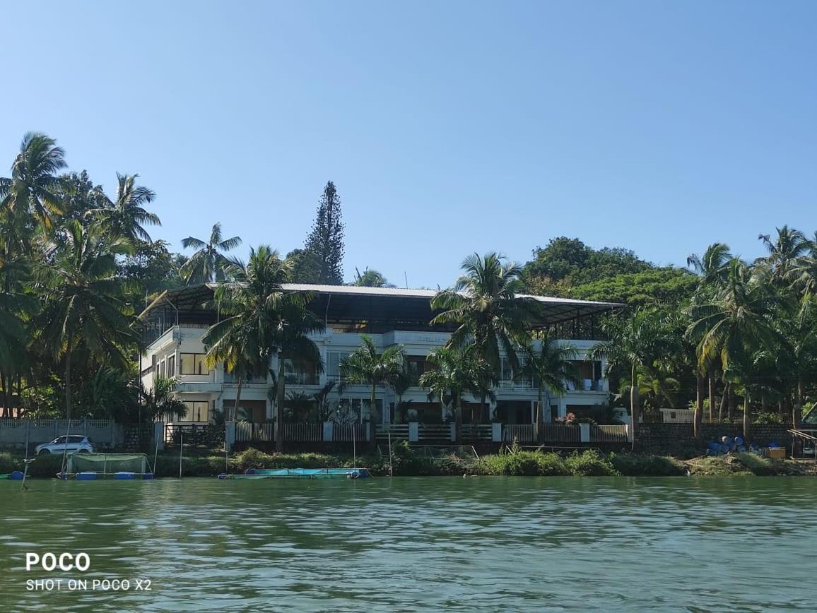 Blue Waters Hotel Кундапур Екстериор снимка