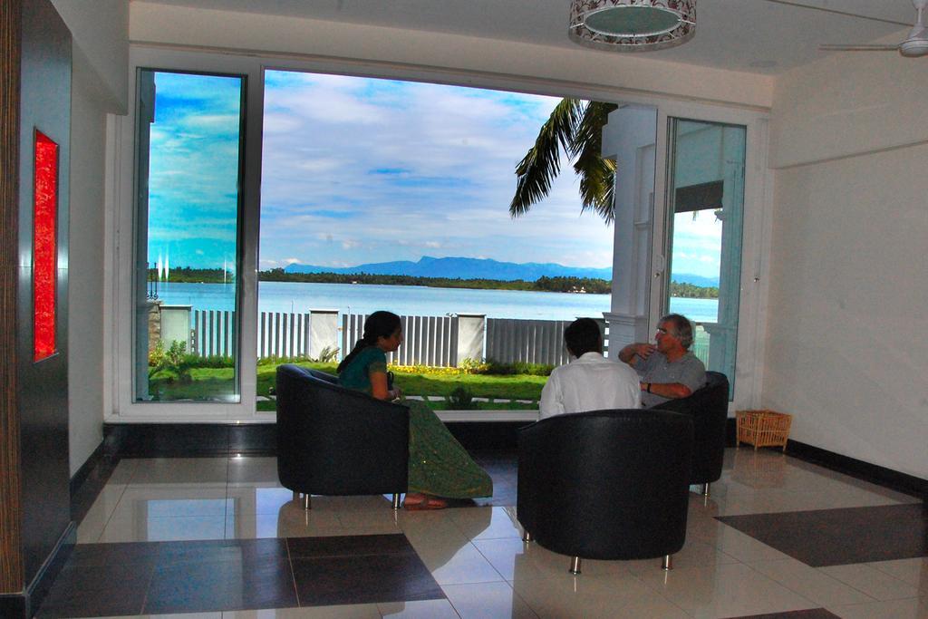 Blue Waters Hotel Кундапур Екстериор снимка