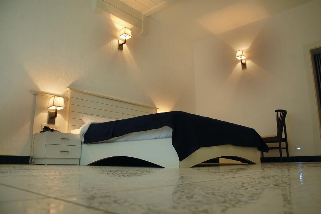 Blue Waters Hotel Кундапур Стая снимка