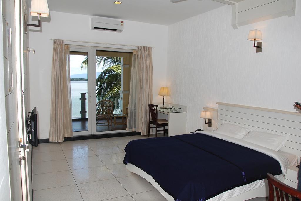 Blue Waters Hotel Кундапур Стая снимка