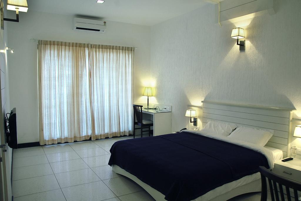 Blue Waters Hotel Кундапур Стая снимка